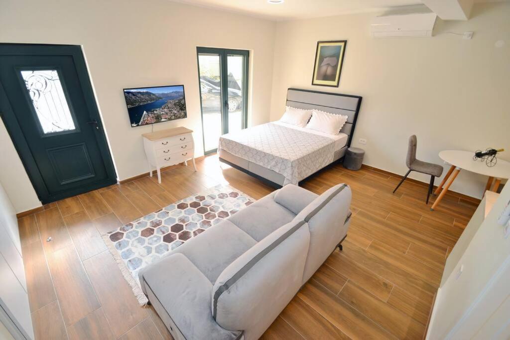 Urban Escape For Two In Kotor Apartment Екстериор снимка