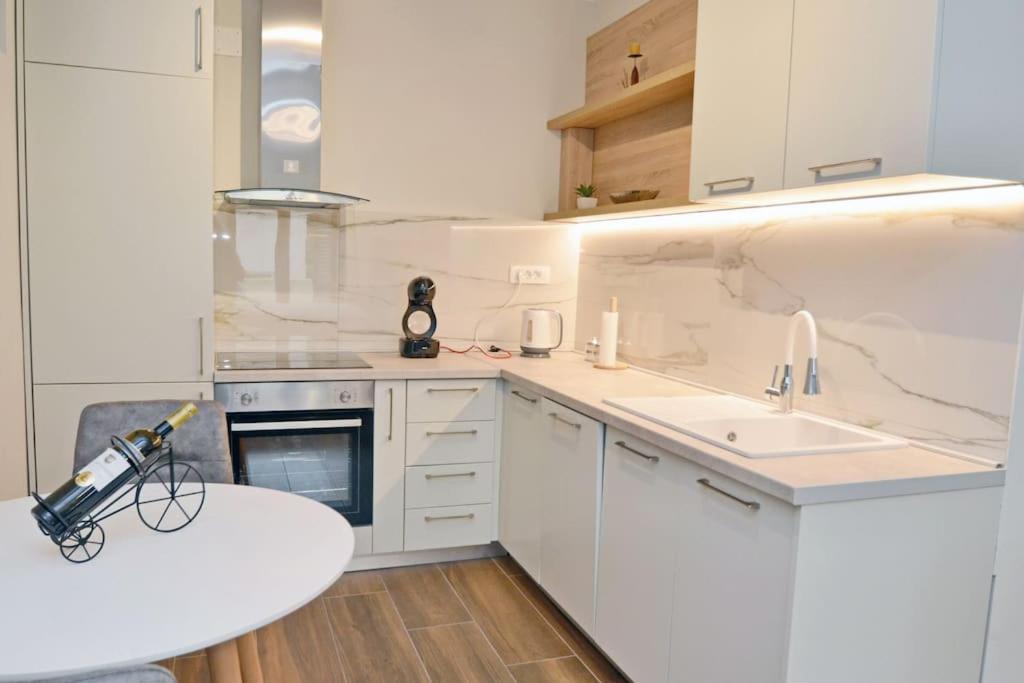 Urban Escape For Two In Kotor Apartment Екстериор снимка